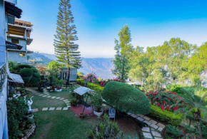 Valleycrest Villa with Swimming pool